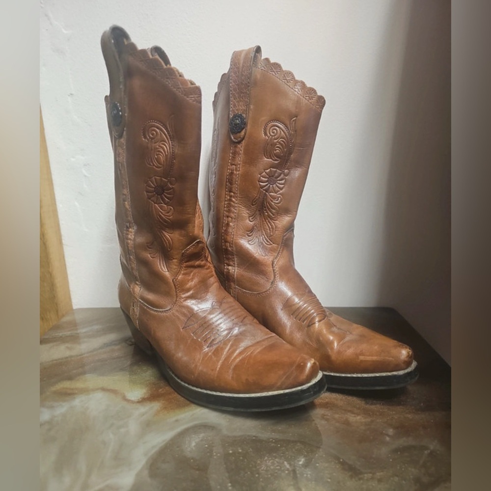 Vintage Classic women's Brown Leather Western Boots tooled size 7